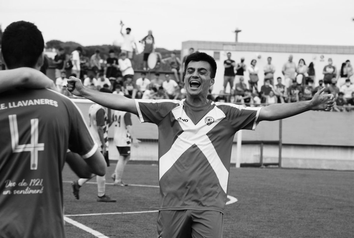 smedina_10's tweet photo. CAMPEONES DE LIGA!!🏆 SOMOS DE 2CAT2!!!!!! #arribalabanda🤩 https://t.co/XrKk35QlvF