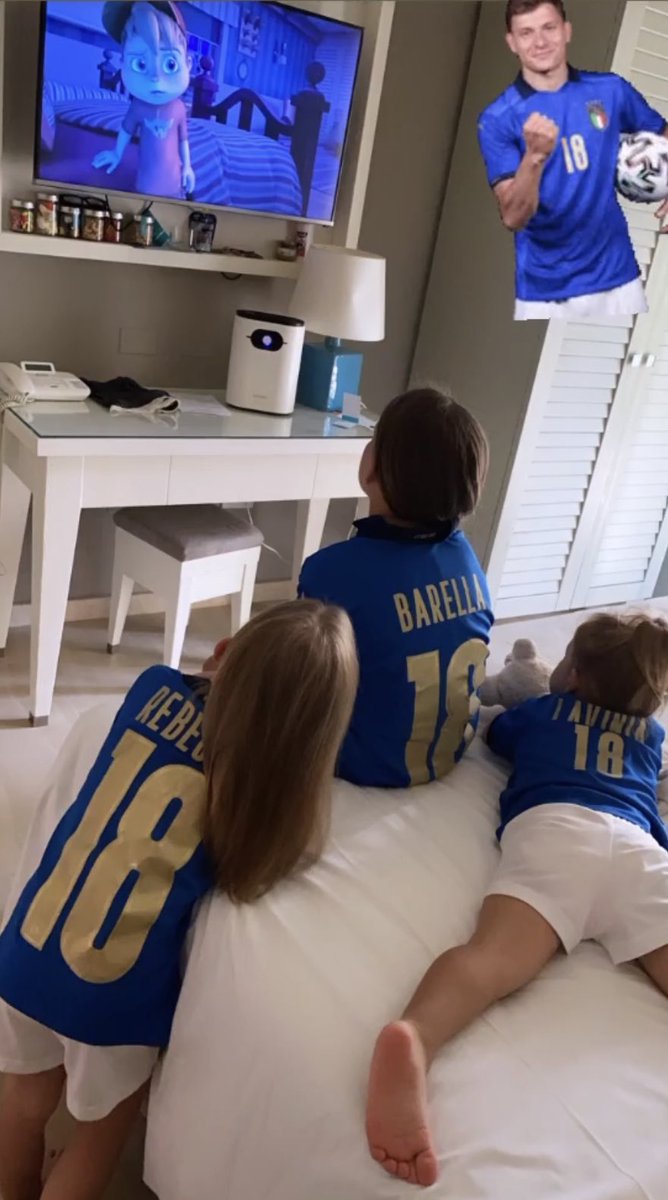 FWagsKids's tweet photo. Team Barella 🇮🇹💙
Pic: Federica Schievenin 

#rebeccabarella #laviniabarella #nicolobarella #federicaschievenin #italynt #italynationalteam #azzurri #euro2020 #italiankids https://t.co/2sgVvo3RjK