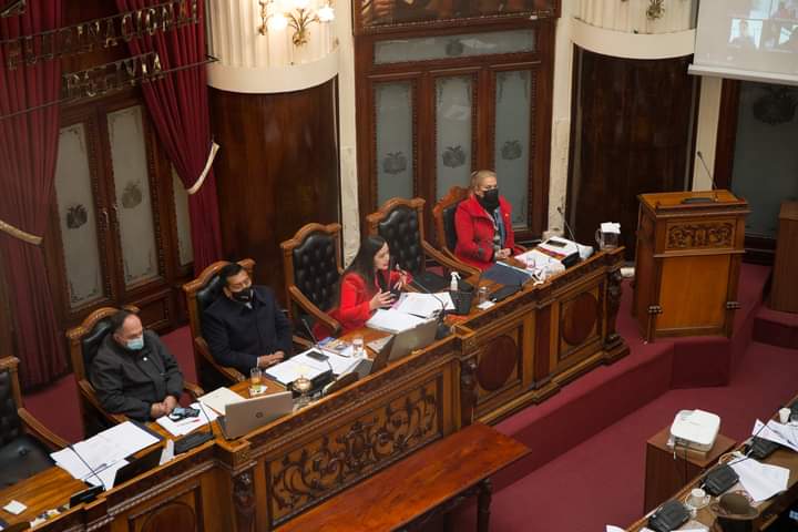 minplanifica's tweet photo. #Último #VamosASalirAdelante 
El pleno de la Cámara de Diputados aprueba por unanimidad el crédito de 100 millones de euros que repondrá dinero erogado en bonos en la gestión 2020. https://t.co/Bm05H94hT4