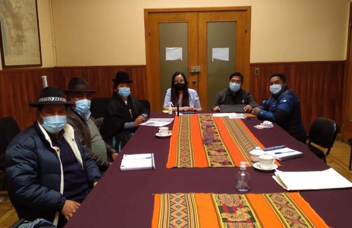 minplanifica's tweet photo. #VamosASalirAdelante
La ministra de Planificación del Desarrollo, #GabrielaMendoza se reunió con los parlamentarios, Pacesa Quispe y Felix Mayta, además de los alcaldes de  #Desaguadero y de #Tihuanacu Flavio Merlo, con quienes se analizaron proyectos del departamento de #LaPaz. https://t.co/GtUnIqa8db