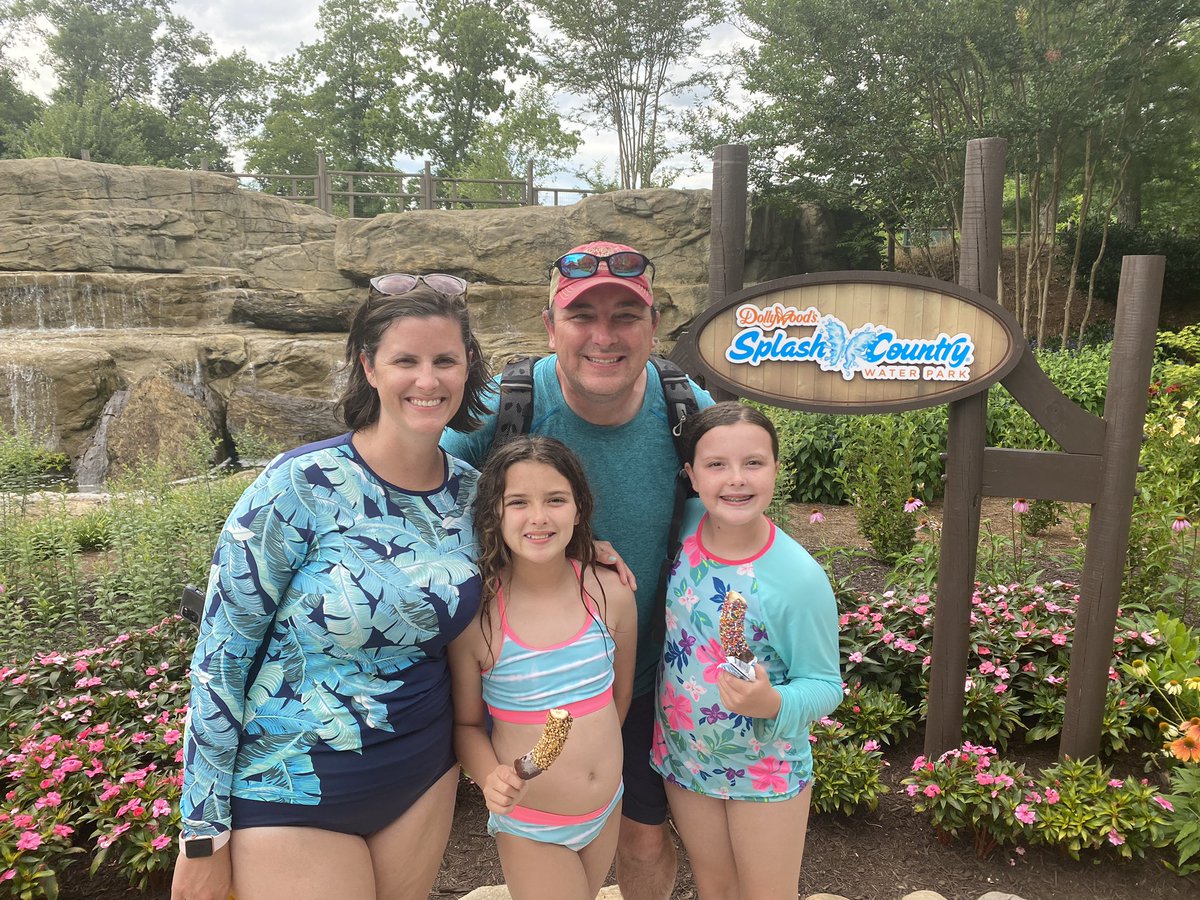 SarahGilliland's tweet photo. Such a fun day at @Dollywood #SplashCountry! Sad that this is our last full day in the Great Smoky Mountains! #DollywoodSplash https://t.co/cYVHyeoldC