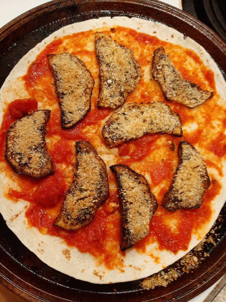 DesperOtto315's tweet photo. With cooking Spray, put 1 tortilla in pan and spread tomato sauce, mozz, garlic and oregano Put 2nd tortilla over that and crisp bottom tortilla for 10 min at medium. Flip tortillas and spread tomato sauce, cooked eggplant, cheese, garlic and oregano. 
Bake at 350 for  15 min. https://t.co/EbmrEumi4W