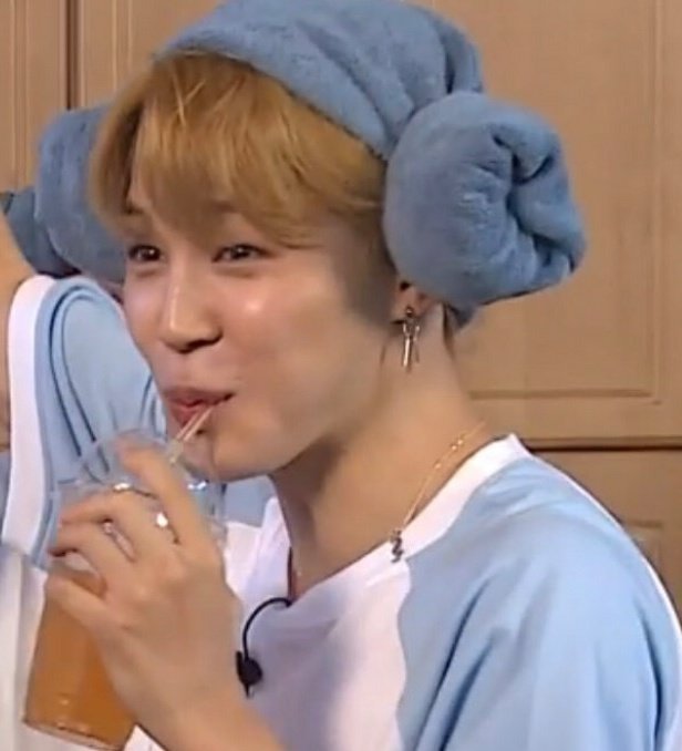 kthdetls's tweet photo. jimin sendo uma peste; a thread https://t.co/uEpnM1Pje0