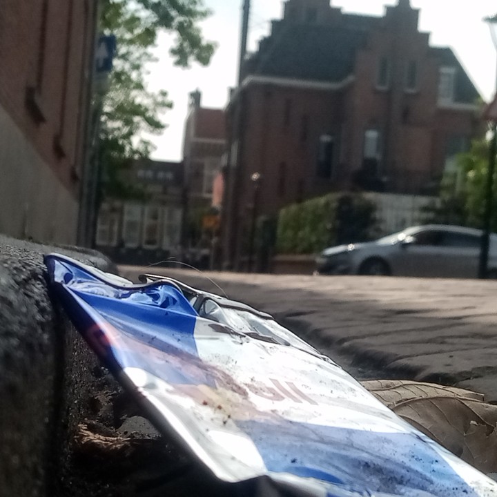 Lekjutter's tweet photo. #RedbullOutOfTheBin + 63 RedBull can #1000 found in the Korte Kerkstraat Vianen.
#RedBull_Rodeo completed.
Now I will bring them Back to Sender ➡️@redbullNED so they can recycle the cans. https://t.co/PKwkDQTgCT