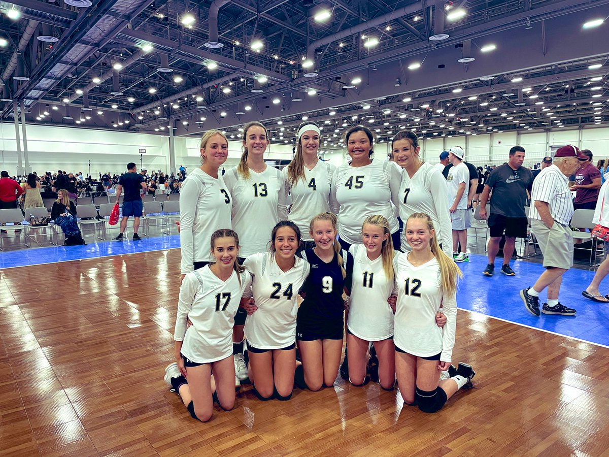 Saints in Sin City! 💙 14-1 team is 3-0 after day 1 of <a href="/usavolleyball/">USA Volleyball</a> nationals! #gjnc