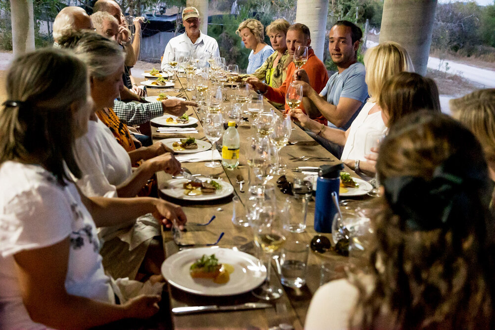PureLaPaz's tweet image. Rancho Cacachilas&apos; new culinary series a must-add to your #LiveLaPaz itinerary! These themed dinners each showcase a multi-course meal prepared by some of the best chefs in Baja, featuring fresh ingredients from the Rancho Cacachilas orchards. Learn more: bit.ly/39azDkGb