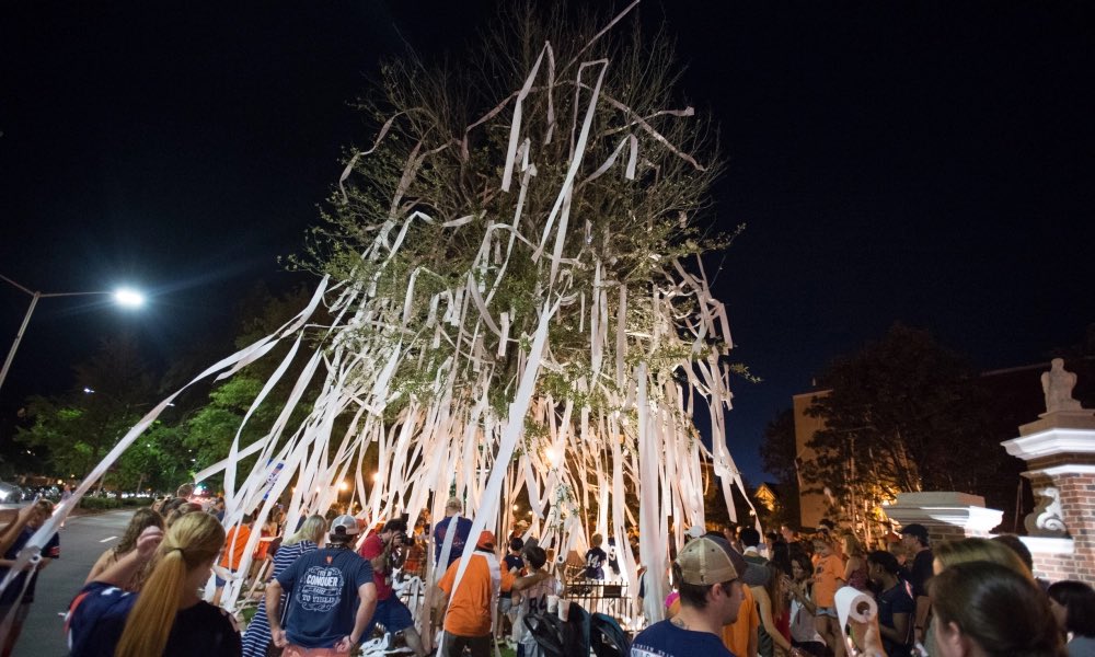 PFF_College's tweet image. What is the best college football tradition?