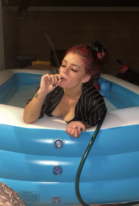 I get soooo slutty when I drink. 😈 I fucking love it. Who wants to buy me some drinks? 😉😉 https://t.