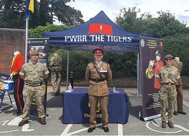On #ArmedForcesDay2021 Commanding Officer @3pwrr enjoyed raising the Union Flag in #Canterbury. Later he thanked soldiers from A Coy, Ashford for turning out to represent the #ArmedForces and their valuable service over a testing year. @rhqpwrr #ArmyReserve
