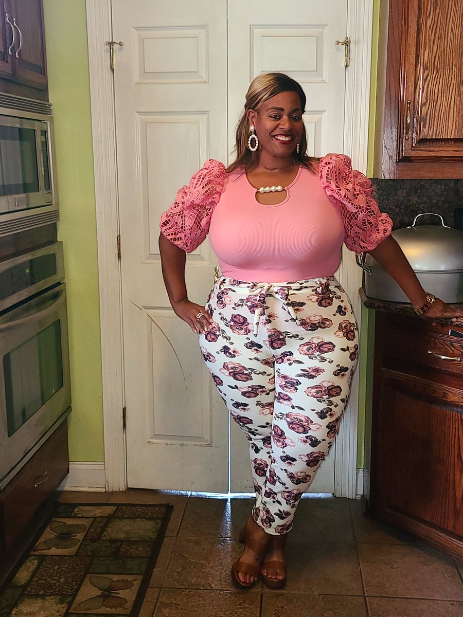 mzsaintsational's tweet photo. Keith Sweat ready ๐คท๐พโโ๏ธ #FullFigured #FullFiguredDiva #PlusSized #PlusSizedBeauty #TeamBBW #TeamBBW4Life #CurvyGirl #SocialButterfly ๐ฆ
Shirt: #Bevos
Pants: #DDs
Shoes: #ElleRae
Earrings: #TaylomadeTreasures
Purse: #Catos
Makeup: Yours Truly (Fenty)
Perfume: #Versace Vanitas https://t.co/40zKl595mw