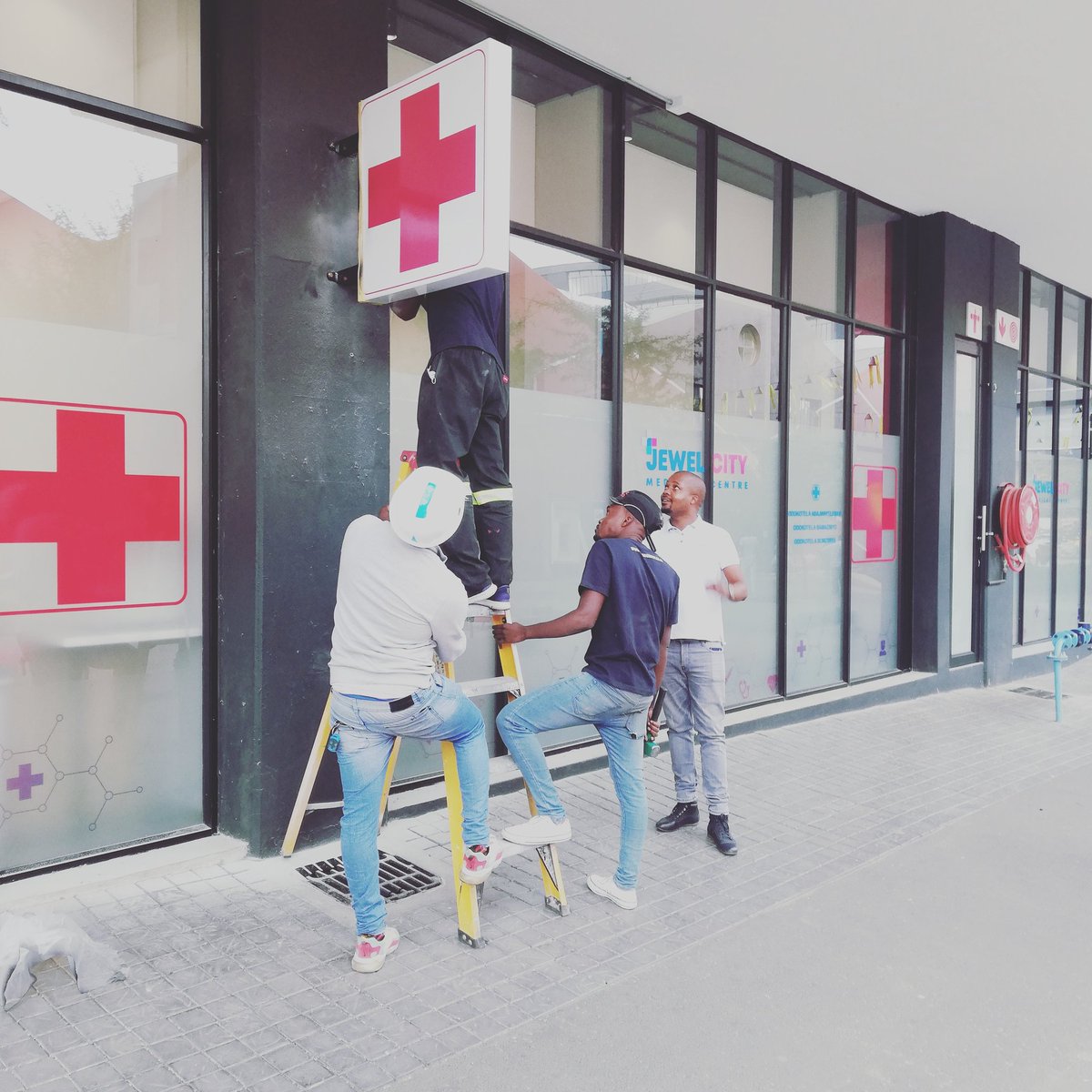 bindigroup's tweet image. Signage call for a free quote 0834353337