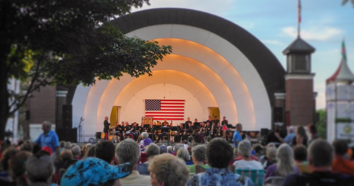 Marine Band concert is this evening, June 26, at 7pm in Overman Park following Mick Staebells’s performance 5:45-6:45pm. Hope to see you there! 🎶
📷 is of 2015 concert
#WeKnowHowToWeekend in #CedarFallsIowa at #SturgisFalls2021