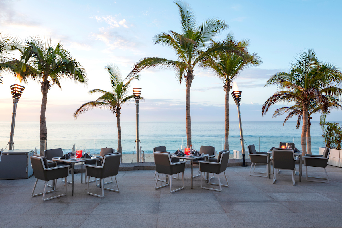 One of our favorite spots for dinner... Enjoy succulent steaks and trendy vegetables on the terrace with gentle soft breezes, swaying palms and watch amazing sunsets over the ocean at BocaDos STK.
#GarzaBlancaLosCabos #LosCabos #GarzaBlancaLife #cabo #LuxuryTravel