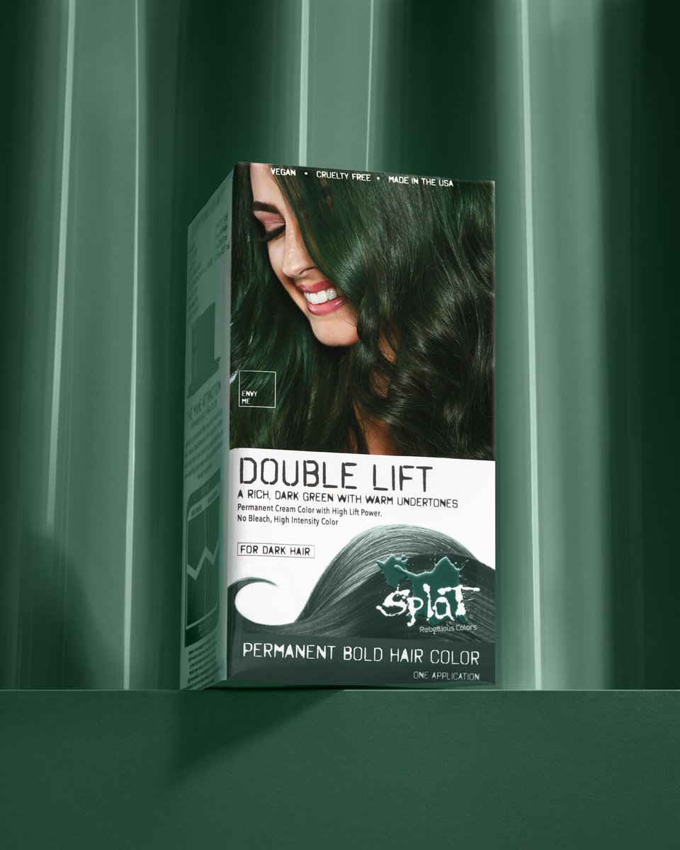 splathaircolor's tweet photo. Who is DYEing for Green ๐. 'Envy Me' is the perfect permanent shade for a rich dark green, with warm undertones.
Available @Walgreens
IDEAL FOR: โฏVirgin hair that is dark to medium-light brown hair.โฏ
#SplatHair #DoubleLiftOneStep https://t.co/A9GGjEV1QY