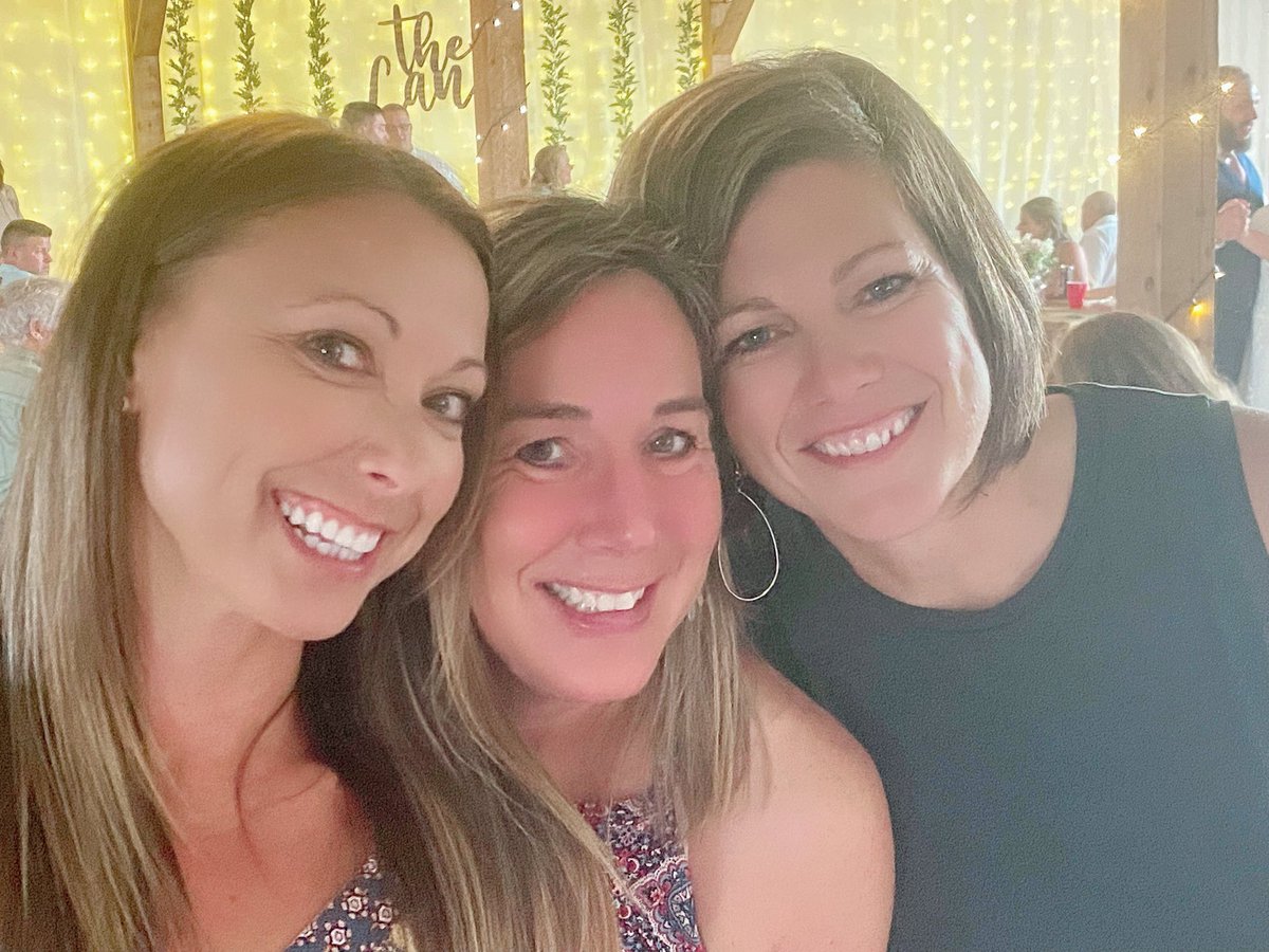 hoodboysmom's tweet image. More wedding shenanigans #landedit #WeddingSZN