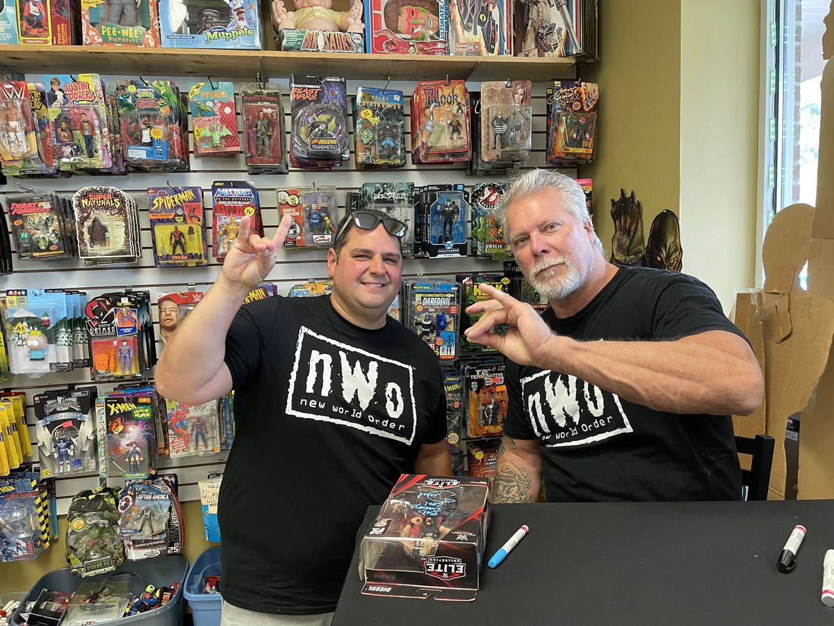 MathchampMrV's tweet image. Met Big Kev today. He was even cooler than @MajorWFPod @TheMattCardona @Myers_Wrestling said he was. The Day was just Tooo Sweeet!