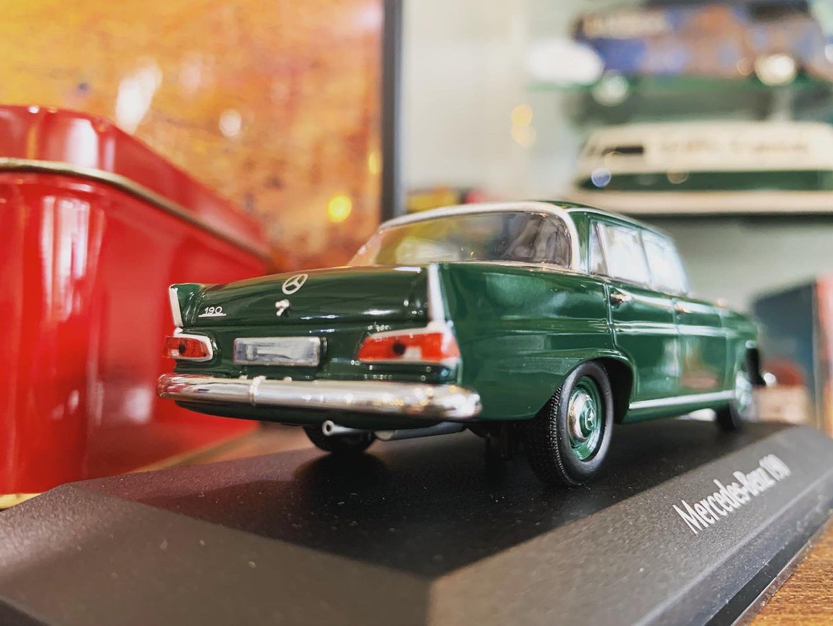 littlelegard's tweet image. 緑のハネベンもめずらしいですね。maxichams1/43です。

#maxichamps #mercedesbenz190e #ハネベン #ミニカーショップリトルレガード