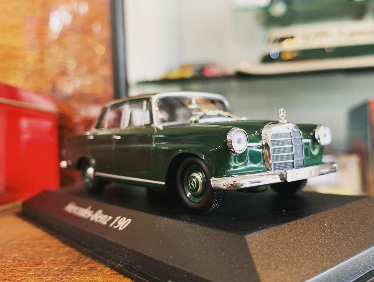 littlelegard's tweet image. 緑のハネベンもめずらしいですね。maxichams1/43です。

#maxichamps #mercedesbenz190e #ハネベン #ミニカーショップリトルレガード