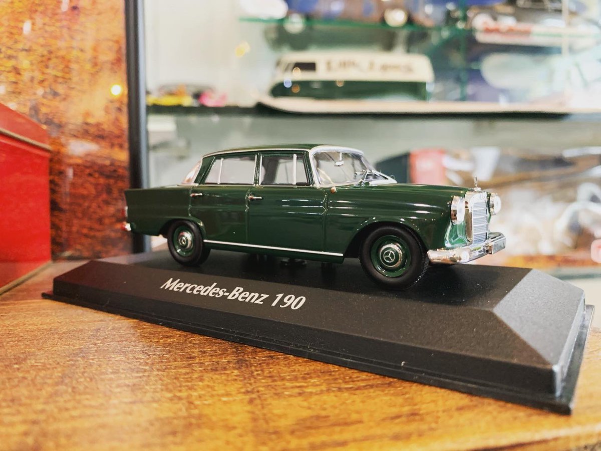 littlelegard's tweet image. 緑のハネベンもめずらしいですね。maxichams1/43です。

#maxichamps #mercedesbenz190e #ハネベン #ミニカーショップリトルレガード