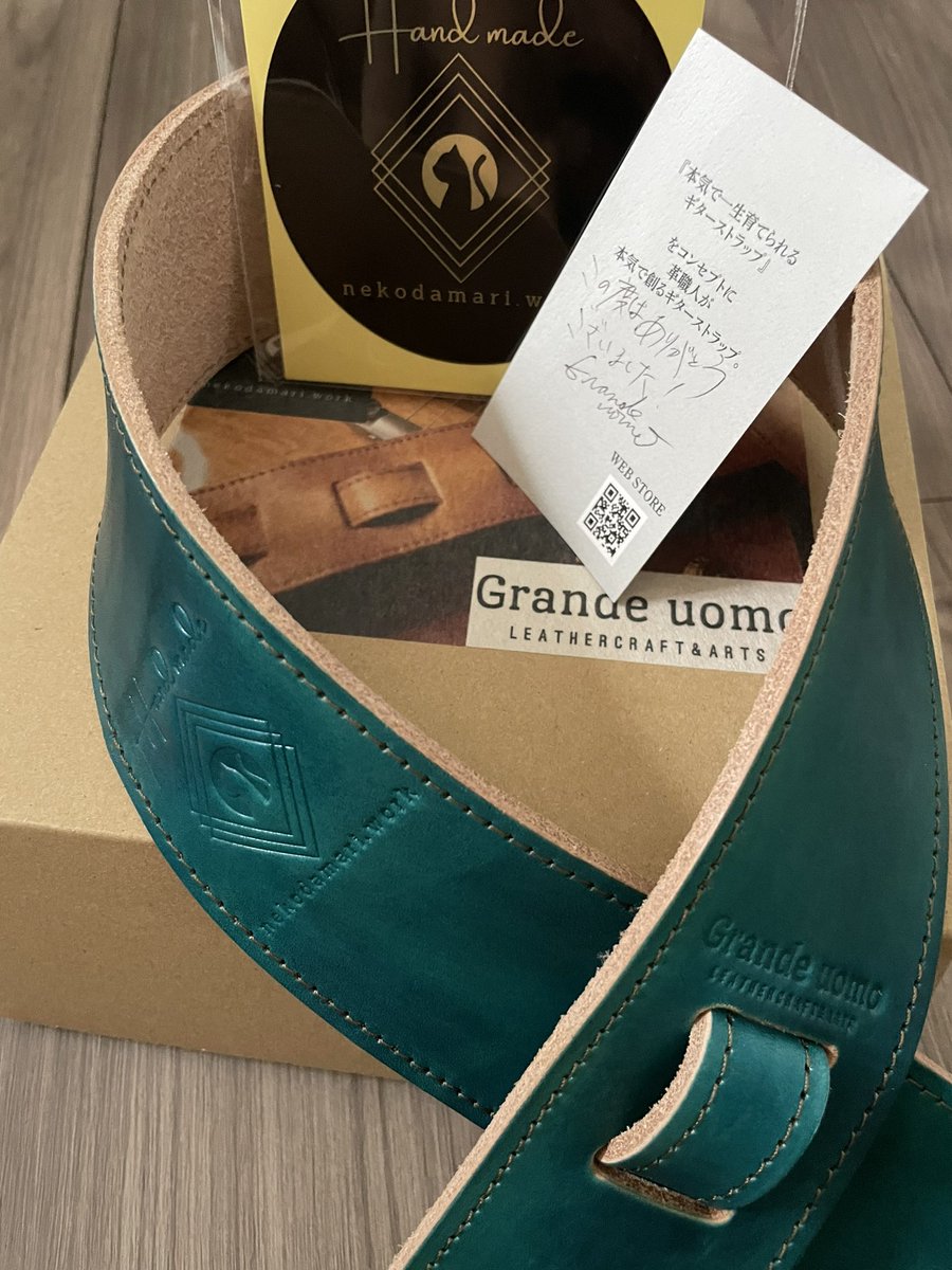 Shake やっと開封の儀ができたmng ねこだまり工房 X Grande Uomo コラボレザーストラップ しゃ 水色 3 すごいしっかり 良い触感 つける相手は 某ねこの工房にてお召し替え中なので帰って来たらつけてあげましょう 良いものを