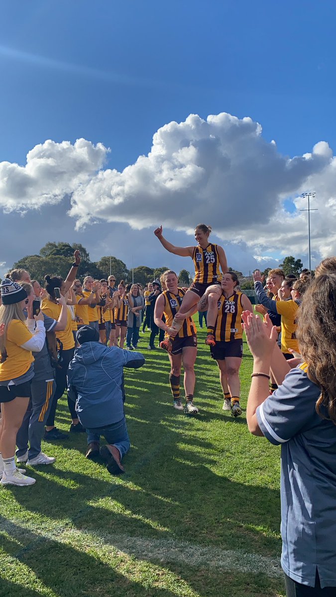 FT: HAWKS 52 - 44 PORT

What. A. Win 

#Always