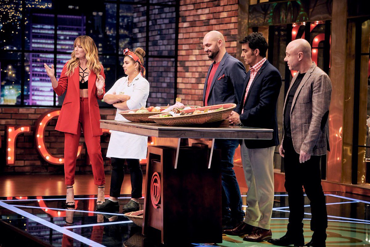 Vyral_News_'s tweet photo. 📸 Liss @lisspereira gana el paso directo al balcón y se las pone dificil a sus compañeros con los suculentos mojojoys 🐛
#VyralNews #LissPereira #ClaudiaBahamon #MasterChefCelebrity #Mojojoy https://t.co/GR3TlCx3T4