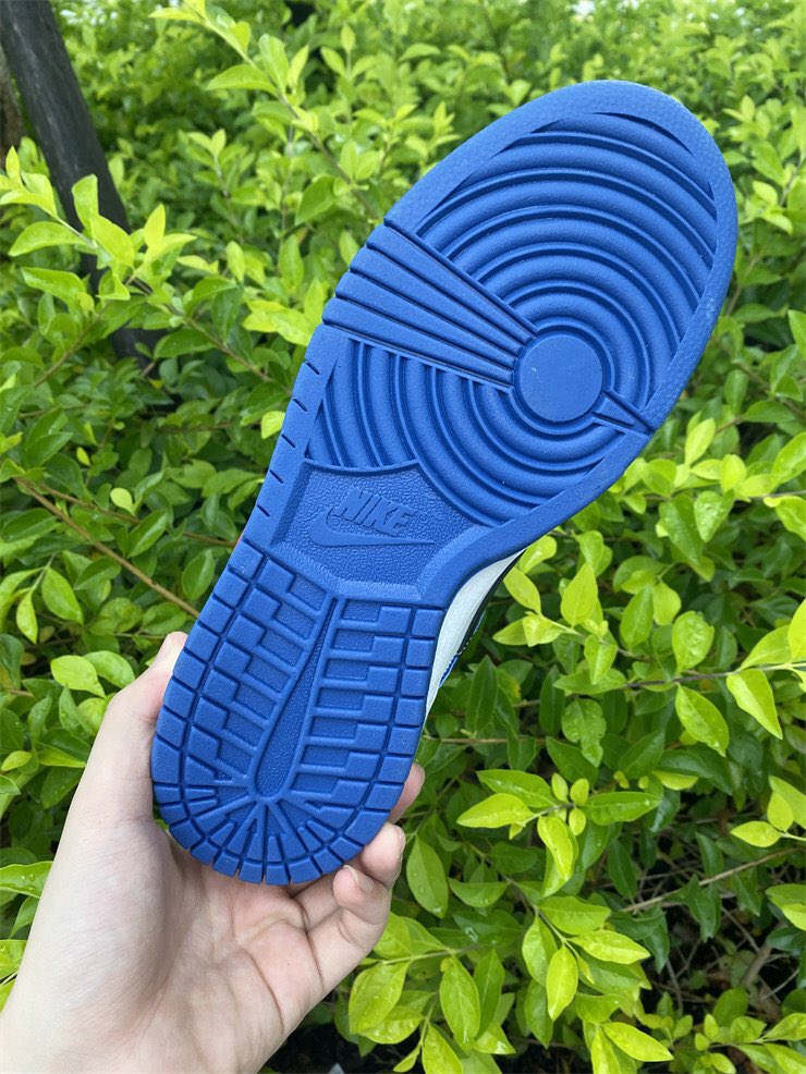 HypesneakerR's tweet photo. 🚁
#hypesneaker #streetstyle #sneakers #shoes #streetwear #fashion https://t.co/9clS5vm0or