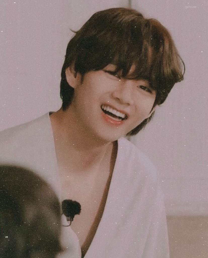 vantaecottage's tweet photo. #v 📸 his smile #taehyung https://t.co/ZKIiL7H6rH