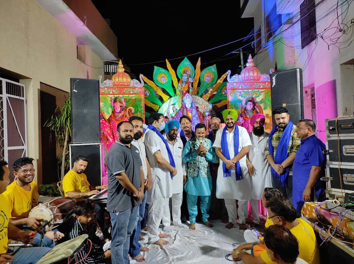 ParvinderLapran's tweet photo. Attending jagran Yesterday night at Ward no 39.
#ParvinderLapran
#HalkaAtamNagar https://t.co/ZrFoHf2nYu