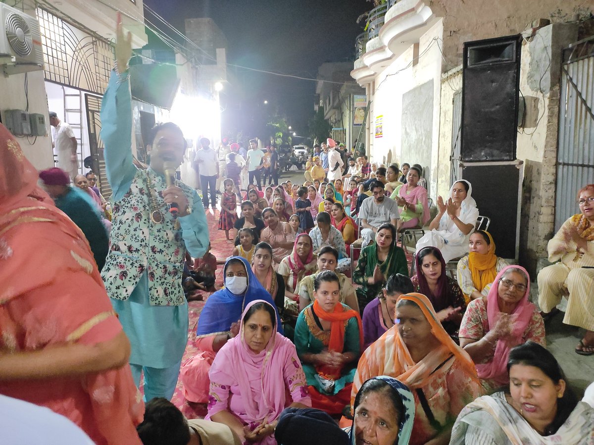 ParvinderLapran's tweet photo. Attending jagran Yesterday night at Ward no 39.
#ParvinderLapran
#HalkaAtamNagar https://t.co/ZrFoHf2nYu
