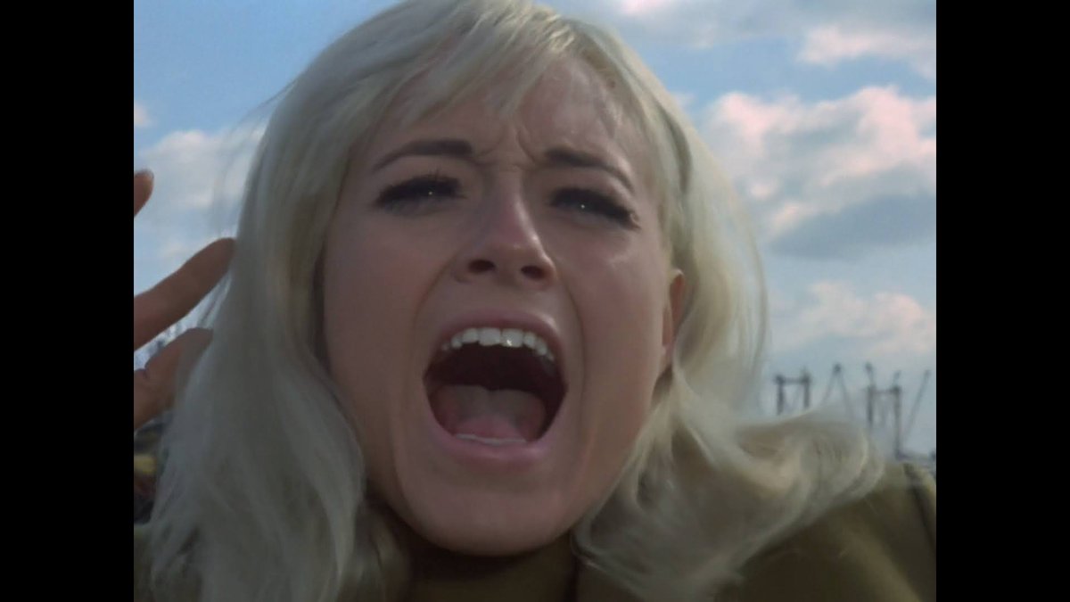 タカノハ名人 S Tweet 今日のゲストはキングジョーとペダン星人 青い瞳とブロンドヘアがとても美しいドロシー アンダーソンちゃん 港町神戸を舞台に上質の外国映画を彷彿させるハードボイルド風演出が随所に見られるからその辺りも楽しんぢくり ウルトラセブン