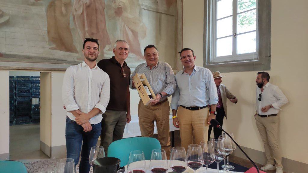 LRegola's tweet photo. Ieri ed oggi ad Anteprima vini al Real Collegio -Lucca (https://t.co/13QPZRlhkh)
La #Verticale del nostro Cru #Laregola annate2001-2005-2007-2011-2015-2016-2017-2018. Emozione e rinascita .#anteprimavinicostatoscana #grandicrudellacostatoscana https://t.co/BDsojNdRdm