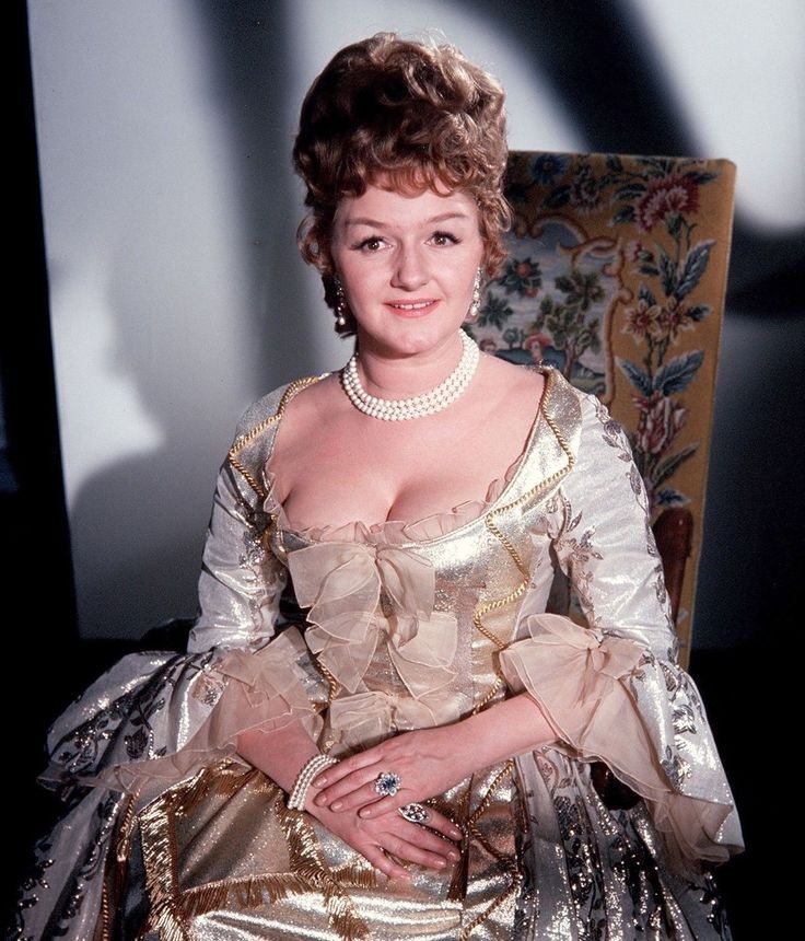 Remembering actress #JoanSims who passed on this day 20 years ago.