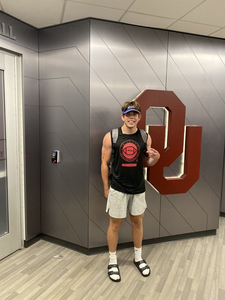 Had a great time at <a href="/RileyFBCamp/">Lincoln Riley Football Camp</a> ! It was fun to see some of the <a href="/OU_Football/">Oklahoma Football</a>  facilities and meet some of the coaches. Thank you coach <a href="/LincolnRiley/">Lincoln Riley</a> for the opportunity!  #Backtothegrind #chasinggreatness