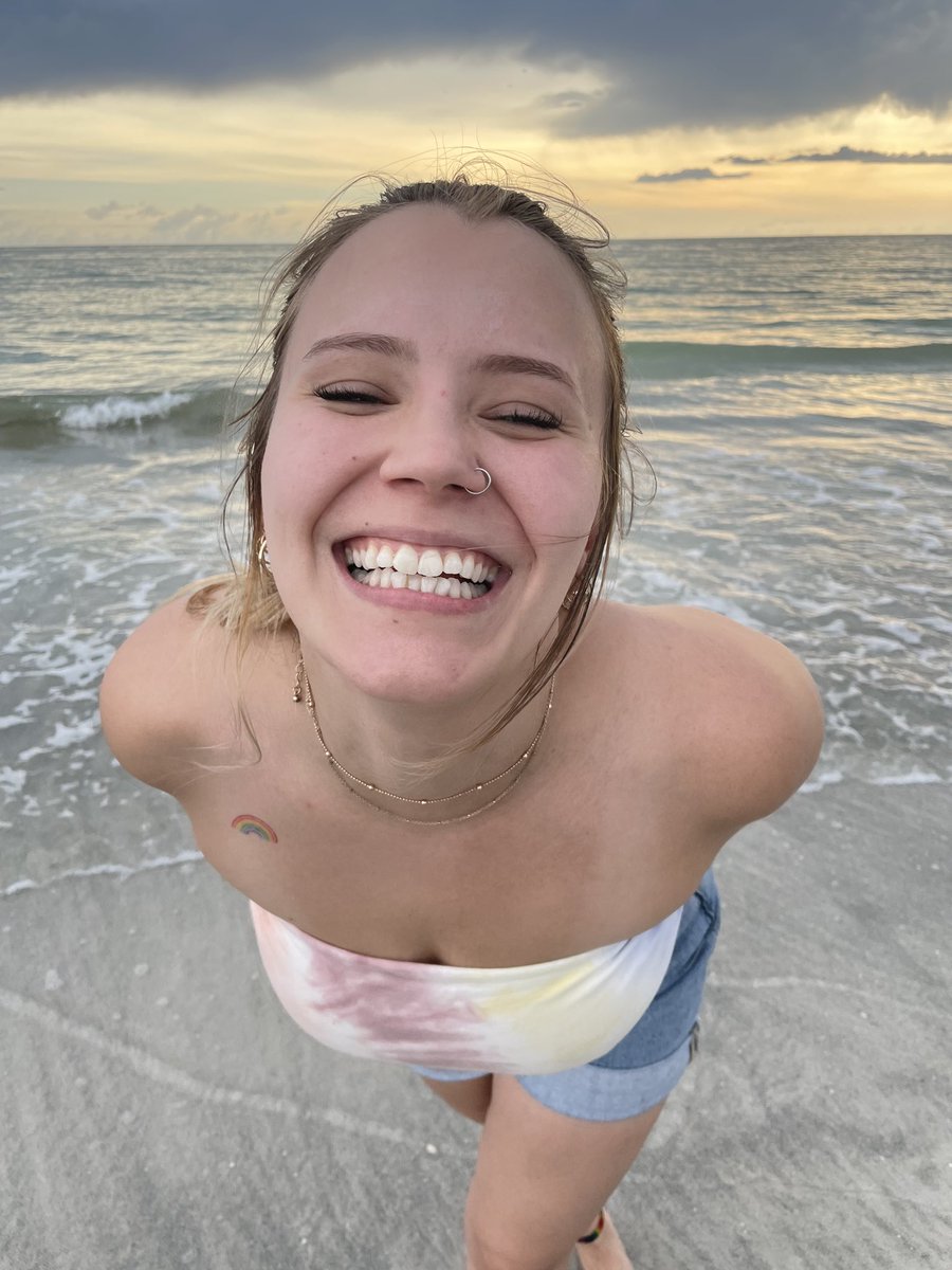 taylorcote13's tweet photo. I am literally the happiest lesbean :D https://t.co/czPyPKiLjg