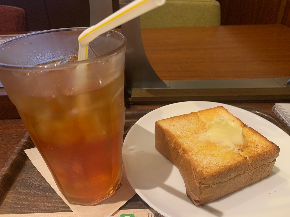 公休日〜〜〜(^O^)
すっきりしない梅雨空！！！
東京へ行きたい気持ちを抑えて京都市内で過ごす一日に。
機窓から雲海を眺めるのが大好きで飛行機は窓側派です✈️
京都寺町店にて( ◠‿◠ )