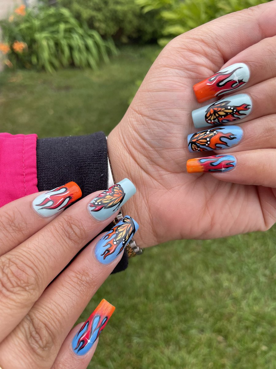 janeseya19's tweet photo. Hand Painted 🦋✨ https://t.co/K3UO52XBFn
