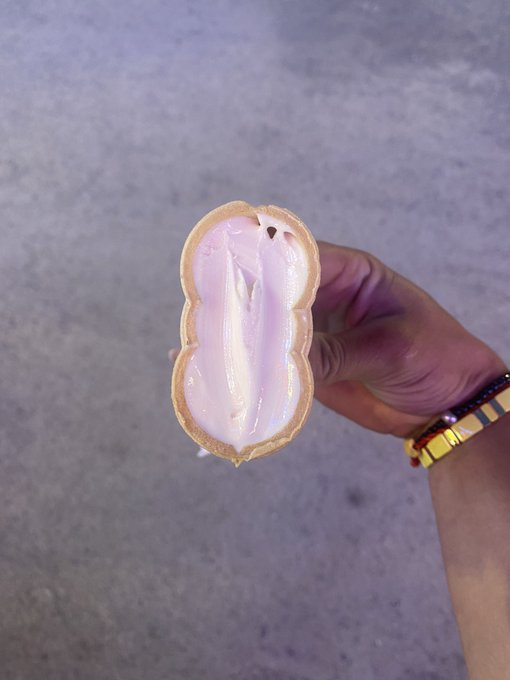 M&ecirc;me quand je bouffe des glaces, je vois des chattes. https://t.co/AeqXM83t4q<a href="/tag/mvsales"class="tags"><span>#mvsales</span></a>