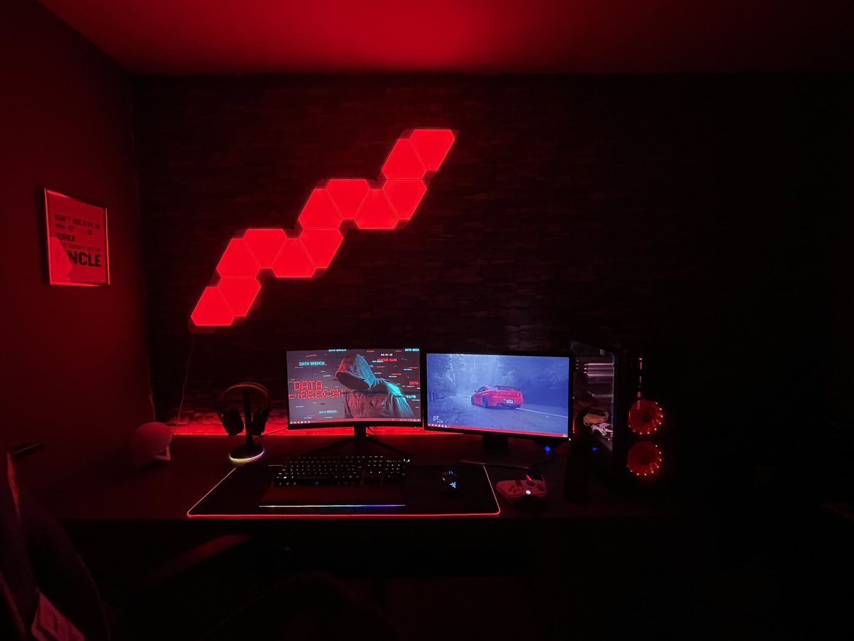 RySnapmatic's tweet photo. Big glow-up... just need a new pc... how many rt’s @Razer @PCSpecialist 👀👀👀👀 https://t.co/m3NT7l4mSe