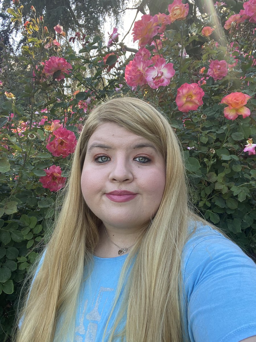 calbearselena's tweet photo. Flower selfies at the rose garden 😘😍🥀🌹🪴 https://t.co/L9ynxipx5J