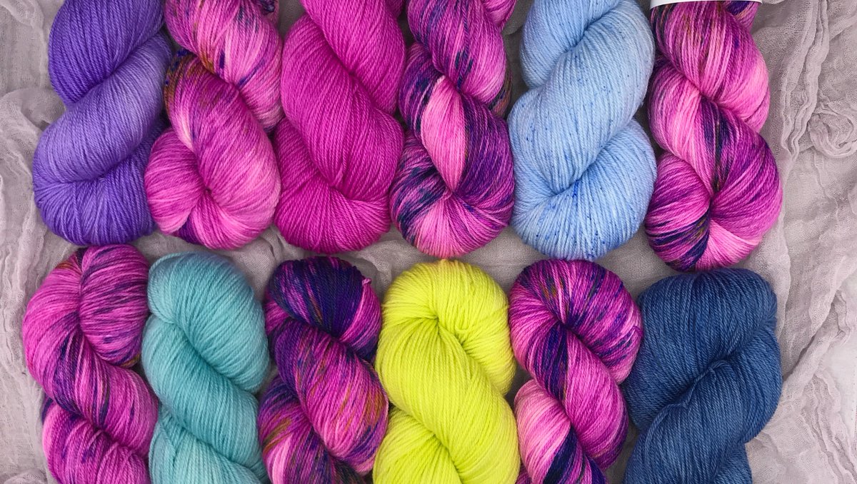 _lolodidit's tweet photo. 7 NEW "Hitchhiker's Guide to the Galaxy" colorways! This is "Don't Panic" #lolodidit #hitchhikersguidetothegalaxy #42 #dontpanic #donttalktomeaboutlife #helloground #lifetheuniverseandeverything #pangalacticgargleblaster #yarn #indiedyer #knit #handdyedyarn #yarndyer #knitting https://t.co/GNI1l4cLoR