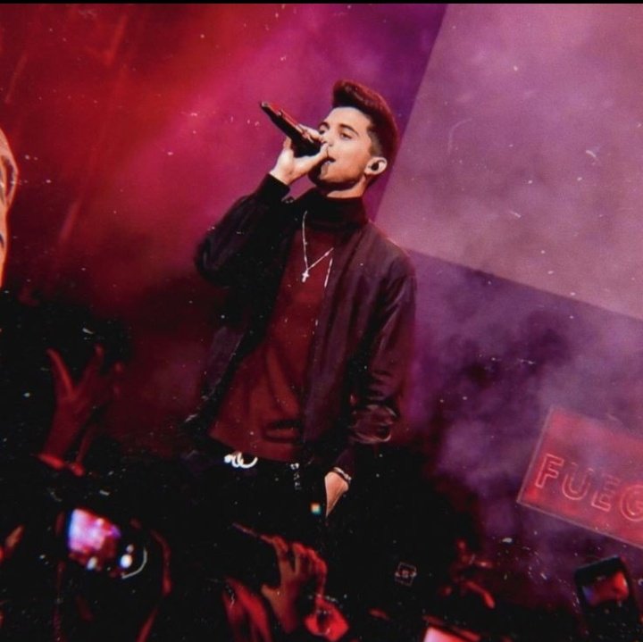 erickarchive's tweet photo. erick the best vocalist🎧 https://t.co/kXI8y7UFe0
