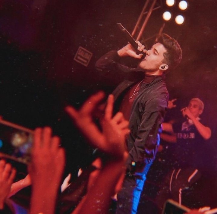 erickarchive's tweet photo. erick the best vocalist🎧 https://t.co/kXI8y7UFe0