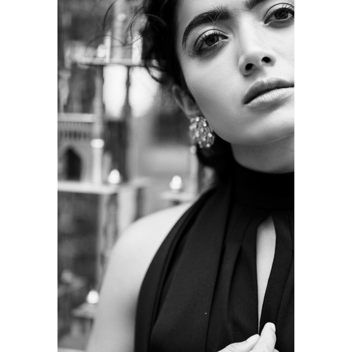 OnlyRashmika's tweet photo. "Many of life’s failures are people who did not realize how close they were to success when they gave up" #dontgiveup #sundaymood #RashmikaMandanna @iamRashmika https://t.co/eDxdIdb93C