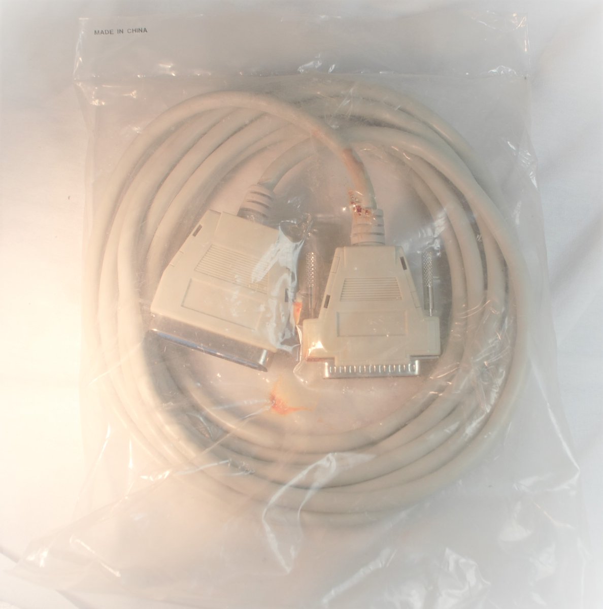 Câble imprimante parallèle DB25M-CENT36M Centronic 50’ pieds LPT neuf
(Parallel printer cable  DB25M-CENT36M Centronic 50’ feet LPT new )

qualitasdistribution.com/index.php?rout…

Rabais pour revente et distribution (discount for reseller and distribution) instructions:
qualitasdistribution.com/index.php?rout…