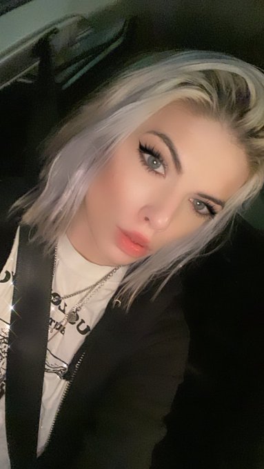 Just realized you guys didn&rsquo;t even know I was blond with short hair now yet 😤🤭🥶 https://t.co/Bs7wCcU