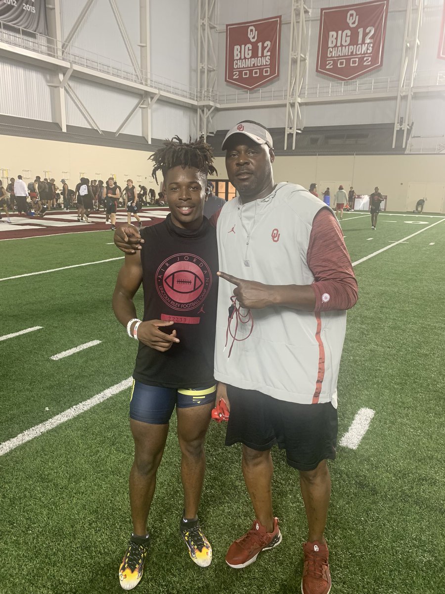 itsjust_myles's tweet photo. Had a great time @OU_Football today, great day to compete!!
@CoachSimmonsOU @SpencerRattler @jadon_haselwood 
#BoomerSooner https://t.co/h5nva18G4V