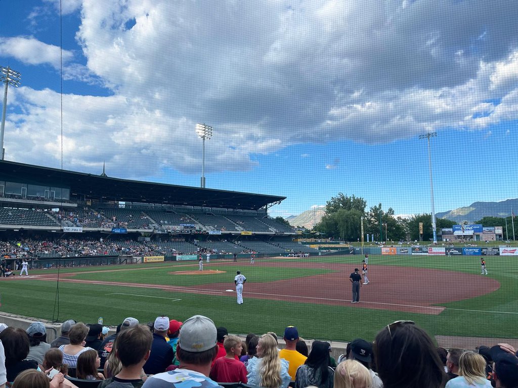 caitybreann's tweet photo. Sports ⚾️🧢
#imasportsgal #baseball #sports #slcbees https://t.co/tNJEmaMky0