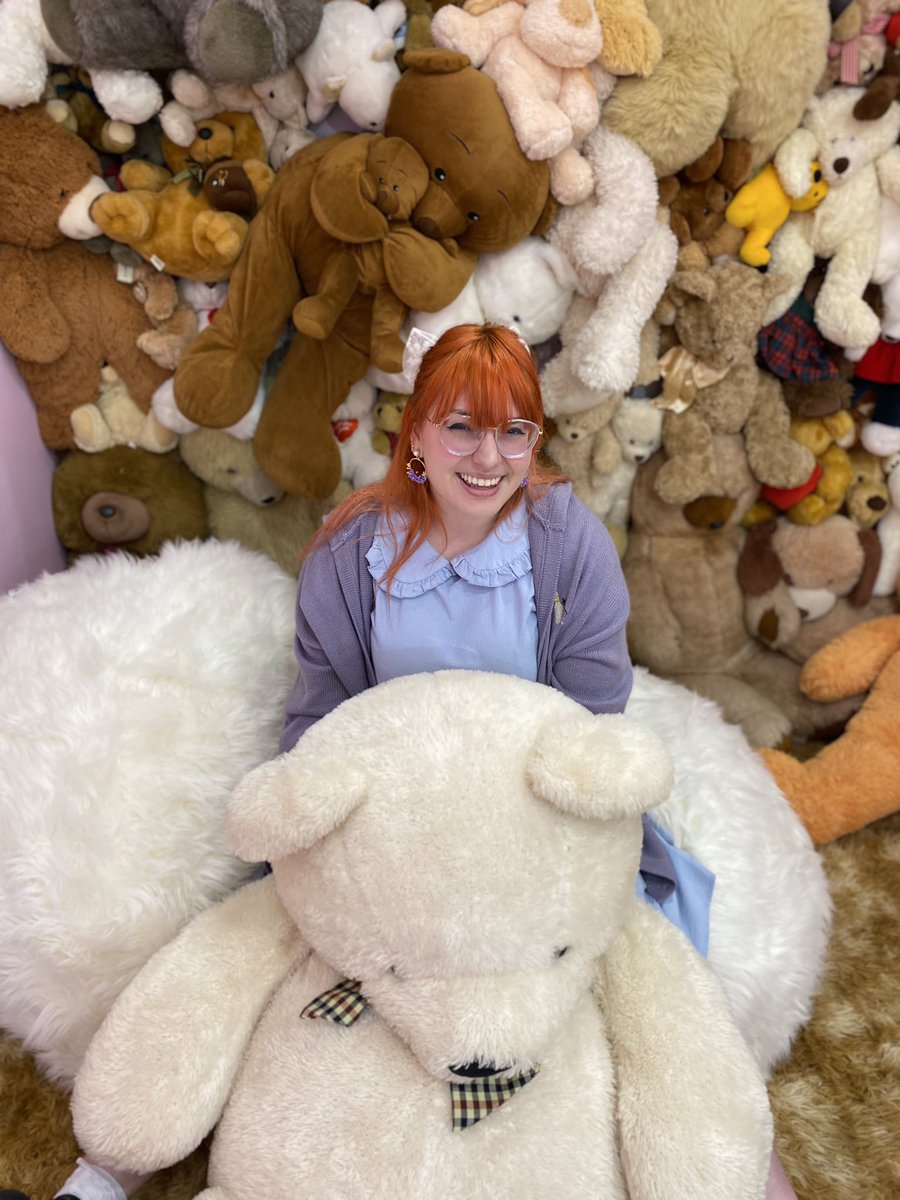 mercury_cos's tweet photo. I LOVE teddies! I have so many plushies in my house, because they just bring me so much joy 😭 I even have two couches that are just covered in plushies… maybe I have an addiction
{ #fashion #cottagecore #selfielab } https://t.co/NvGstutrdx