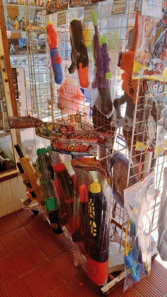 昨日 今日と暑いので水鉄砲が売れてます 水鉄砲 おもちゃの平野 おもちゃの平野 Twitter 21 06 27 札幌市のギフト 贈り物 チケット 玩具 おもちゃの平野 札幌のお店 イベント 動画やレシピ情報 ふりっぱーweb